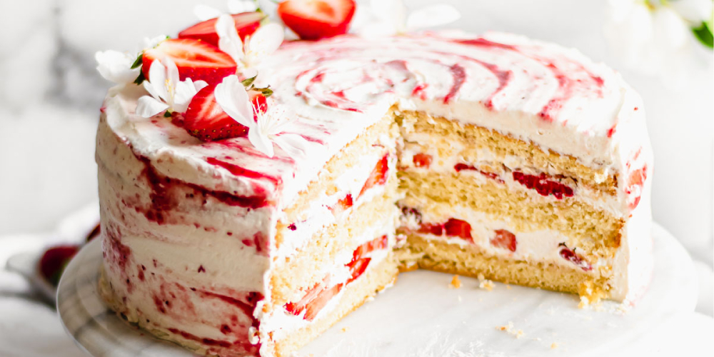 https://blog-store.com/wp-content/uploads/2023/06/strawberry-cake.jpg
